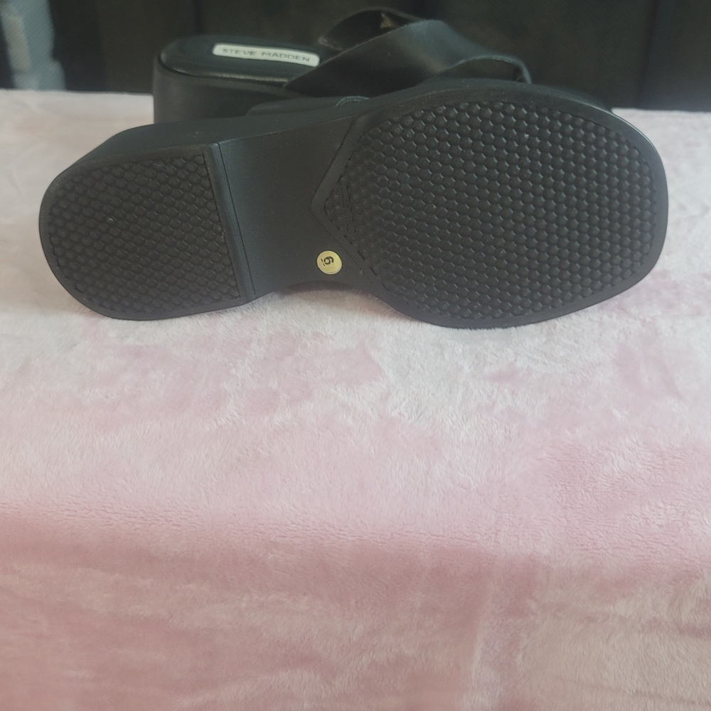 Steve Madden Black Platform Flip Flop Sandals - Picture 5 of 8